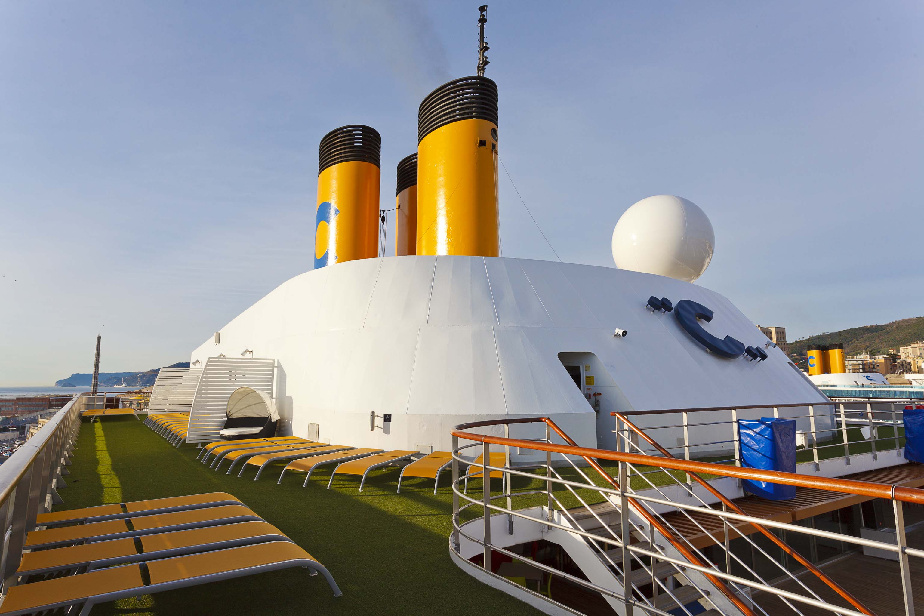 Costa Crociere Regina del Mediterraneo per gli itinerari.